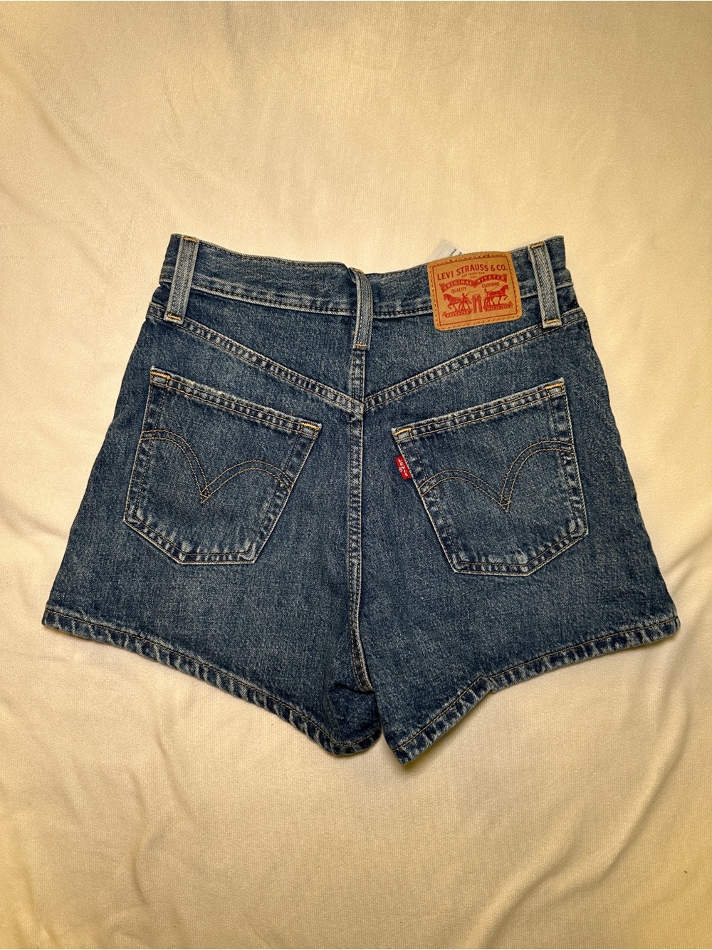 Levi’s High Waisted Mom Shorts Size 25 Medium Wash 100% Cotton Denim